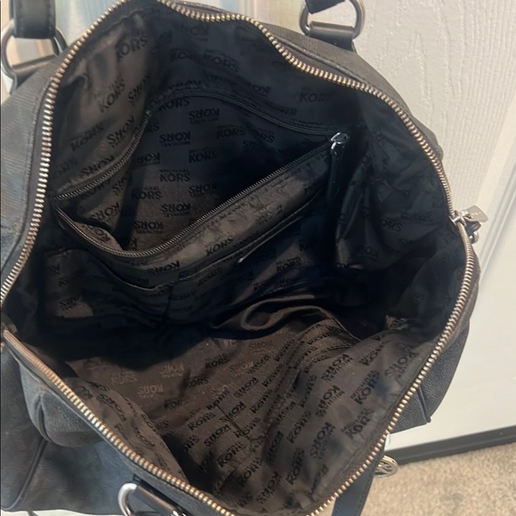 MICHAEL KORS Black Hand Bag - Picture 13 of 16